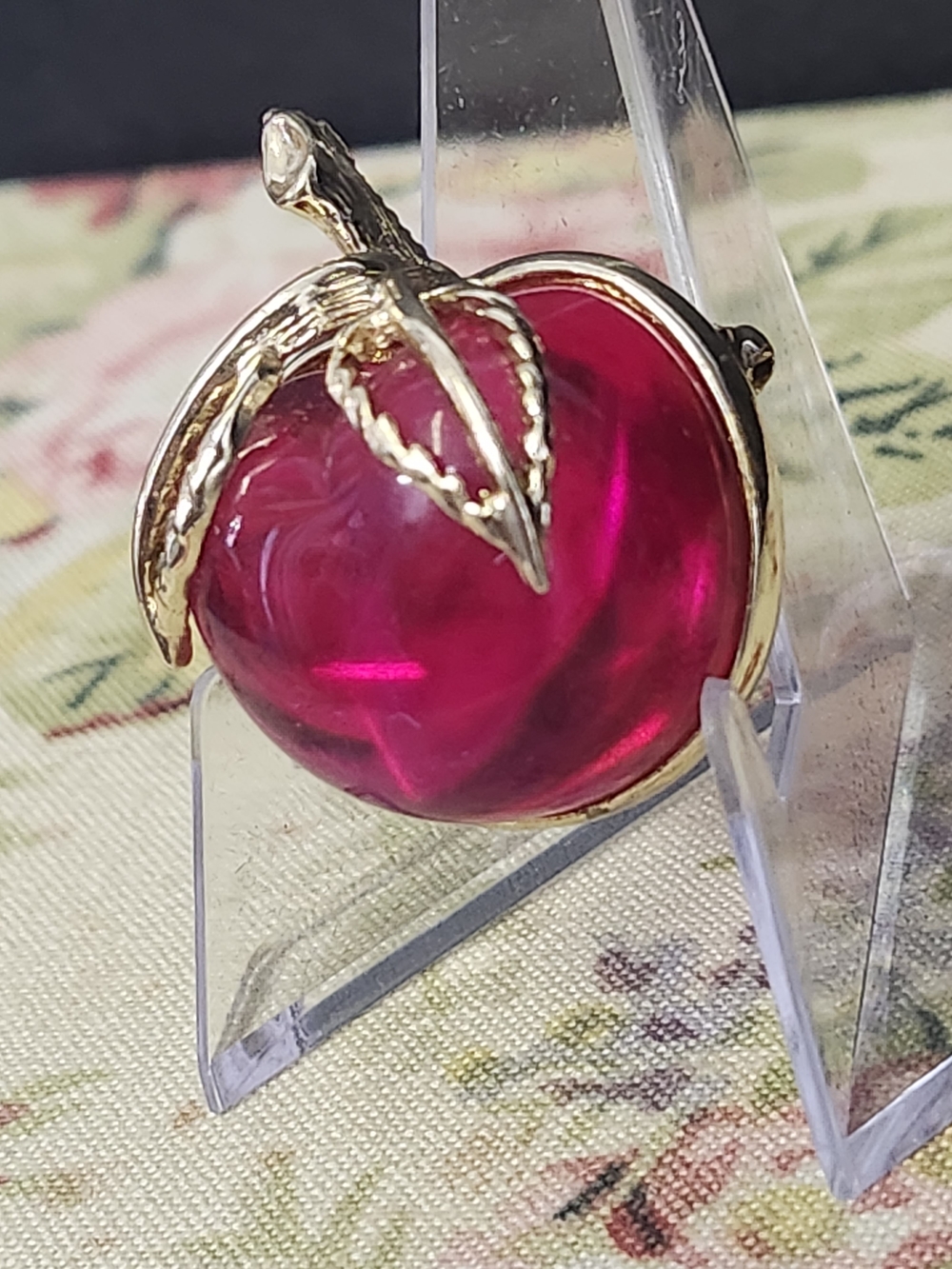 Sarah Coventry Pink Glass Apple Brooch with Gold-Tone Leaf Jelly